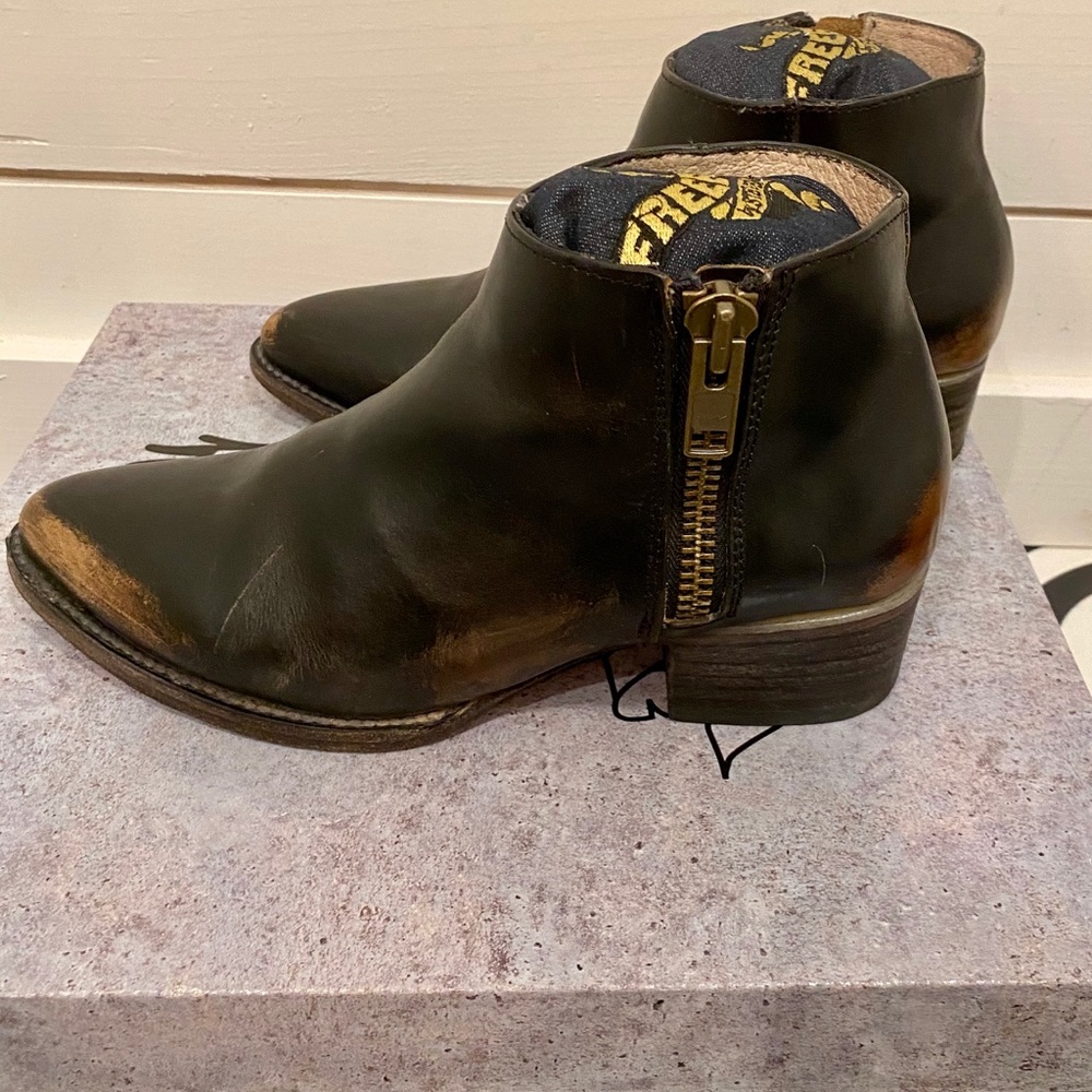 ONYX Black Freebird booties size 9